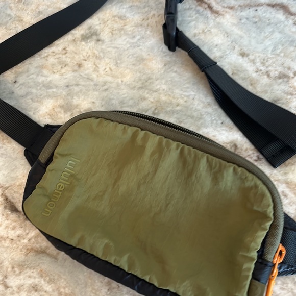 Green and black - Picture 2 of 4